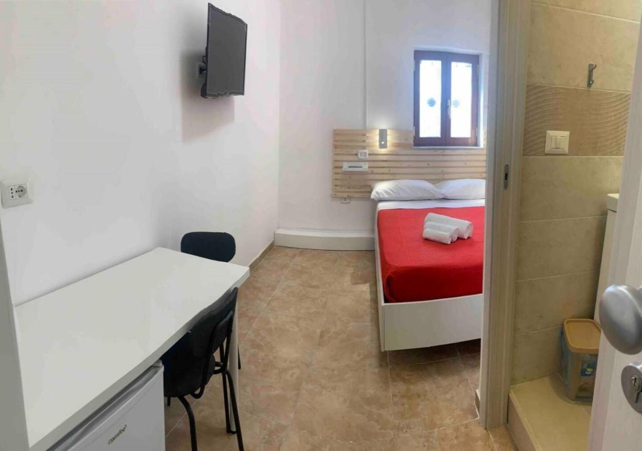 Miris Home Fast And Comfortable With Self Check In 8 Minutes Walk Near Naples Airport מראה חיצוני תמונה