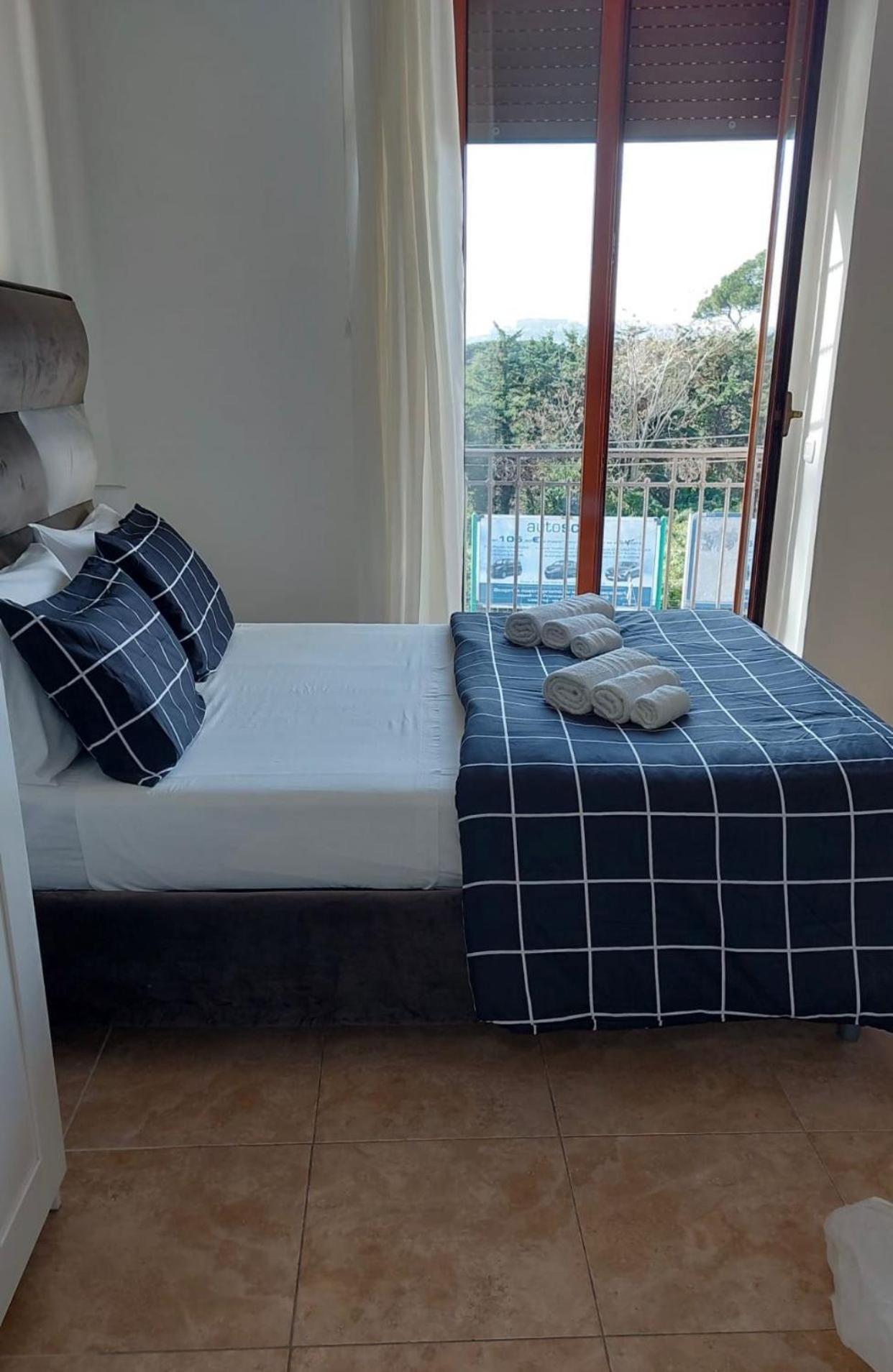 Miris Home Fast And Comfortable With Self Check In 8 Minutes Walk Near Naples Airport מראה חיצוני תמונה