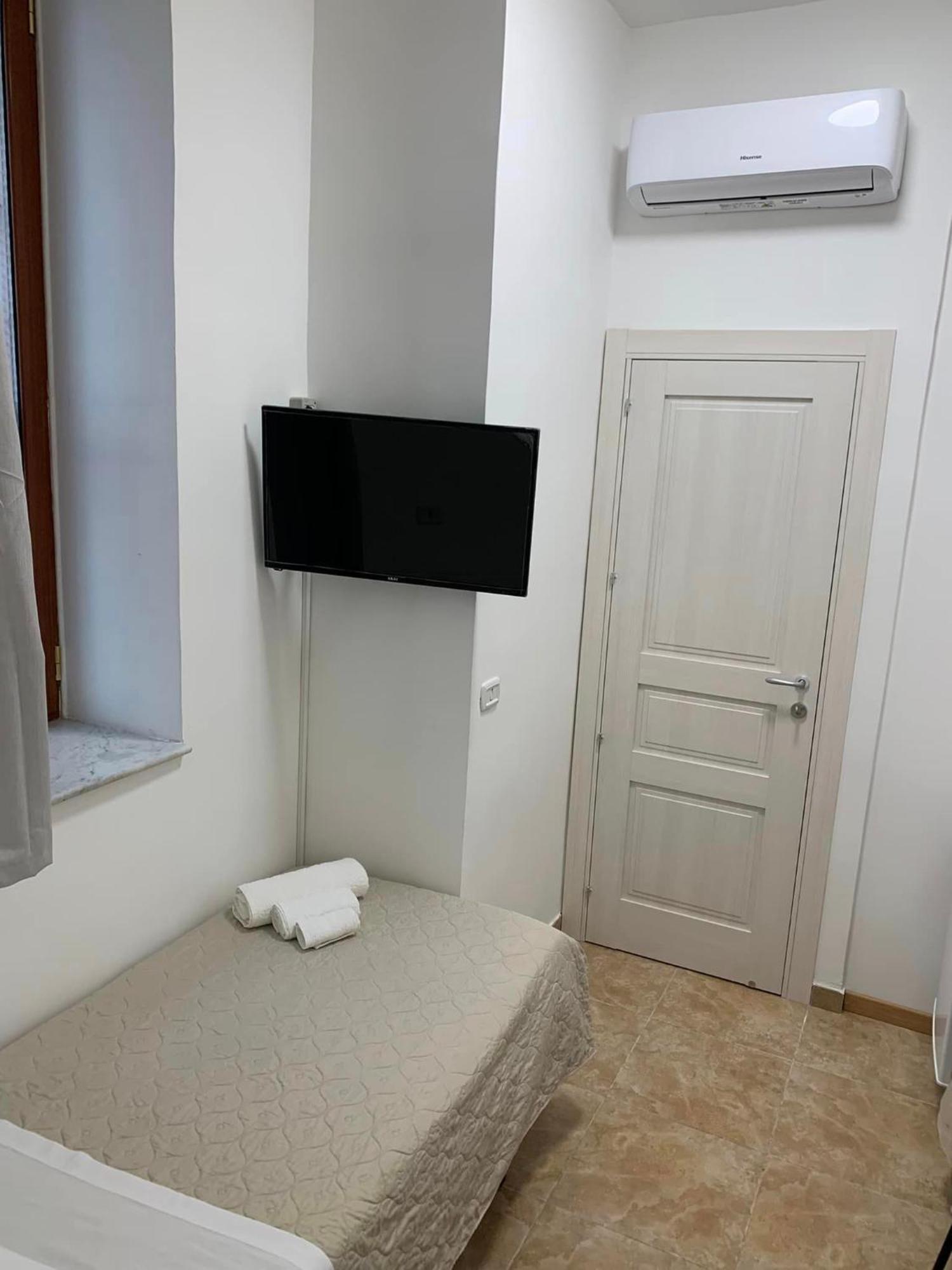 Miris Home Fast And Comfortable With Self Check In 8 Minutes Walk Near Naples Airport חדר תמונה