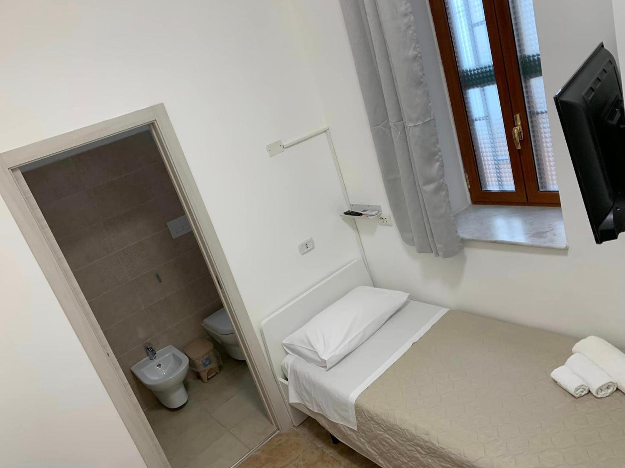 Miris Home Fast And Comfortable With Self Check In 8 Minutes Walk Near Naples Airport מראה חיצוני תמונה